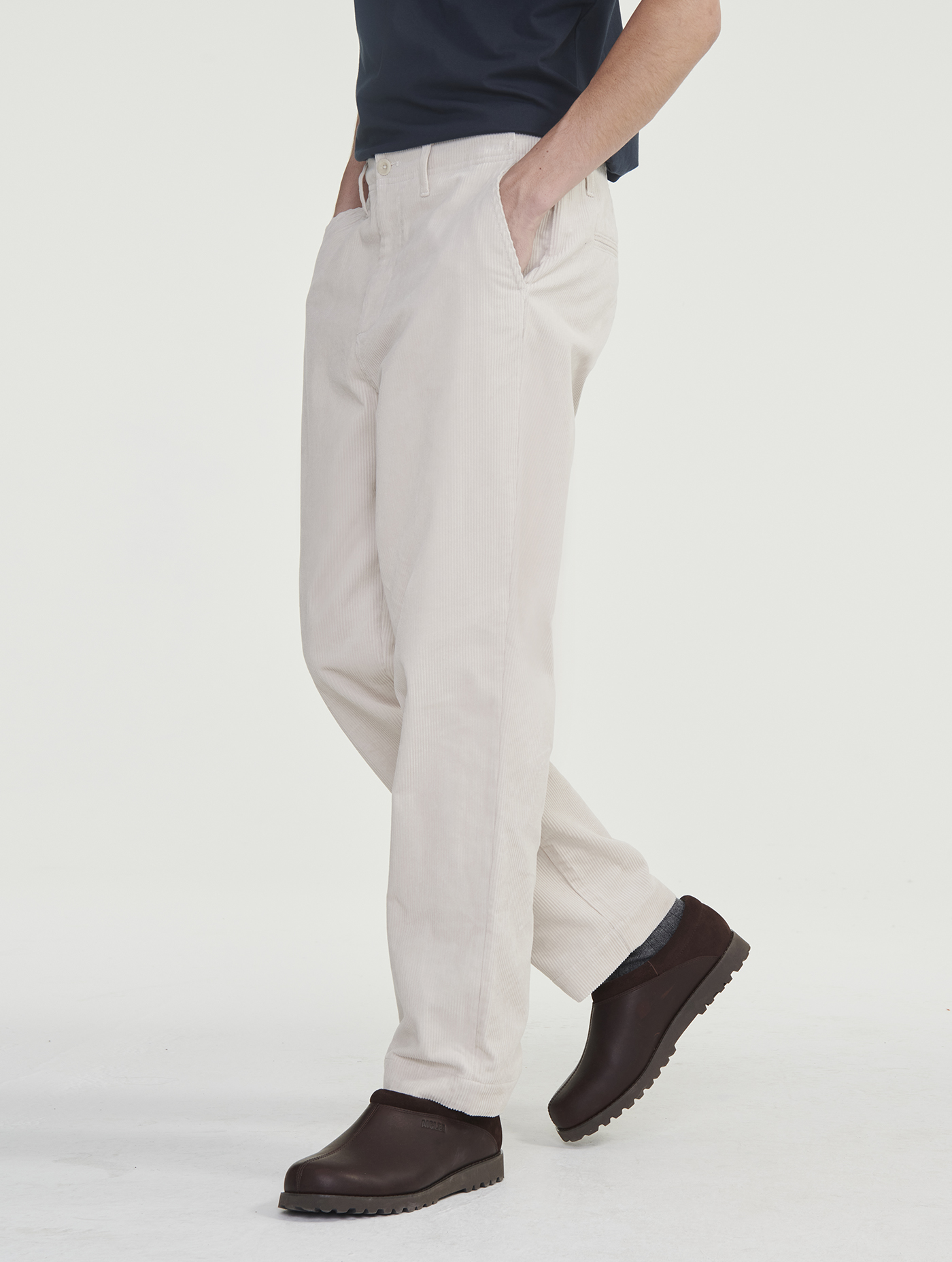 Pantalon chino velours coupe relax  Homme Aigle seconde main photo 5